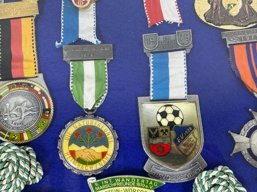 Vintage 1970s German Volksmarch Volkswanderung Medals Nicely Displayed In A Shadowbox Frame 21 X 17 [Photo 11]