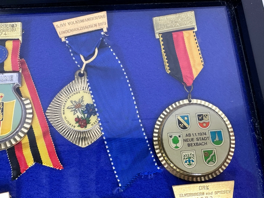 Vintage 1970s German Volksmarch Volkswanderung Medals Nicely Displayed In A Shadowbox Frame 21 X 17 [Photo 6]