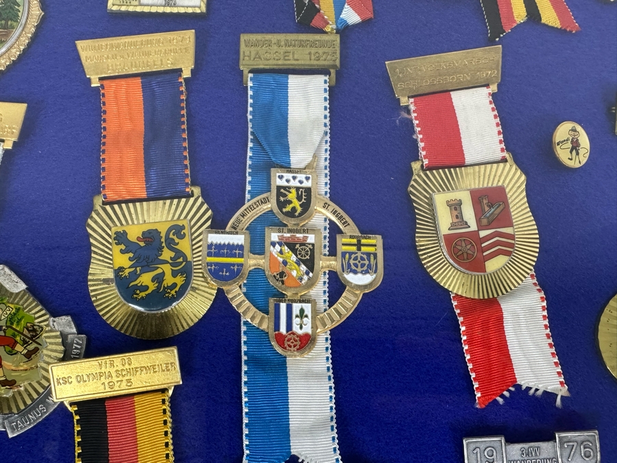 Vintage 1970s German Volksmarch Volkswanderung Medals Nicely Displayed In A Shadowbox Frame 21 X 17 [Photo 8]