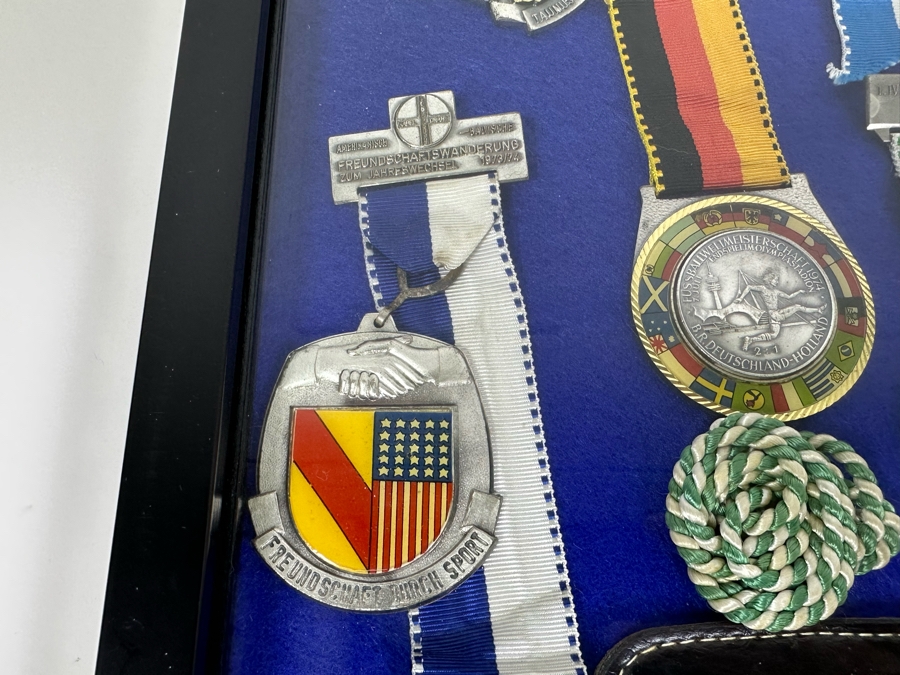 Vintage 1970s German Volksmarch Volkswanderung Medals Nicely Displayed In A Shadowbox Frame 21 X 17 [Photo 19]