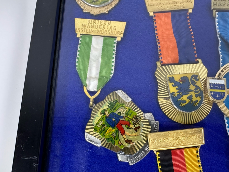 Vintage 1970s German Volksmarch Volkswanderung Medals Nicely Displayed In A Shadowbox Frame 21 X 17 [Photo 9]
