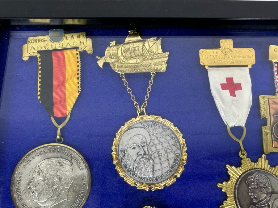 Vintage 1970s German Volksmarch Volkswanderung Medals Nicely Displayed In A Shadowbox Frame 21 X 17 [Photo 10]