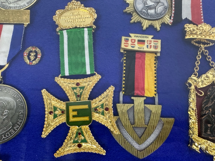 Vintage 1970s German Volksmarch Volkswanderung Medals Nicely Displayed In A Shadowbox Frame 21 X 17 [Photo 13]