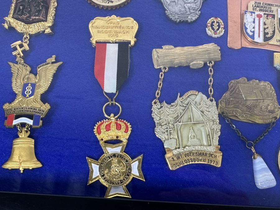 Vintage 1970s German Volksmarch Volkswanderung Medals Nicely Displayed In A Shadowbox Frame 21 X 17 [Photo 23]