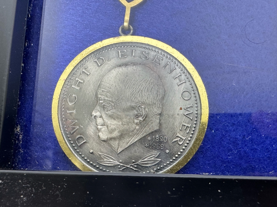 Vintage 1970s German Volksmarch Volkswanderung Medals Nicely Displayed In A Shadowbox Frame 21 X 17 [Photo 7]