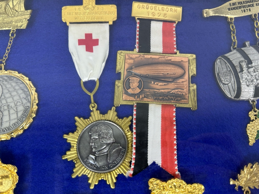 Vintage 1970s German Volksmarch Volkswanderung Medals Nicely Displayed In A Shadowbox Frame 21 X 17 [Photo 11]