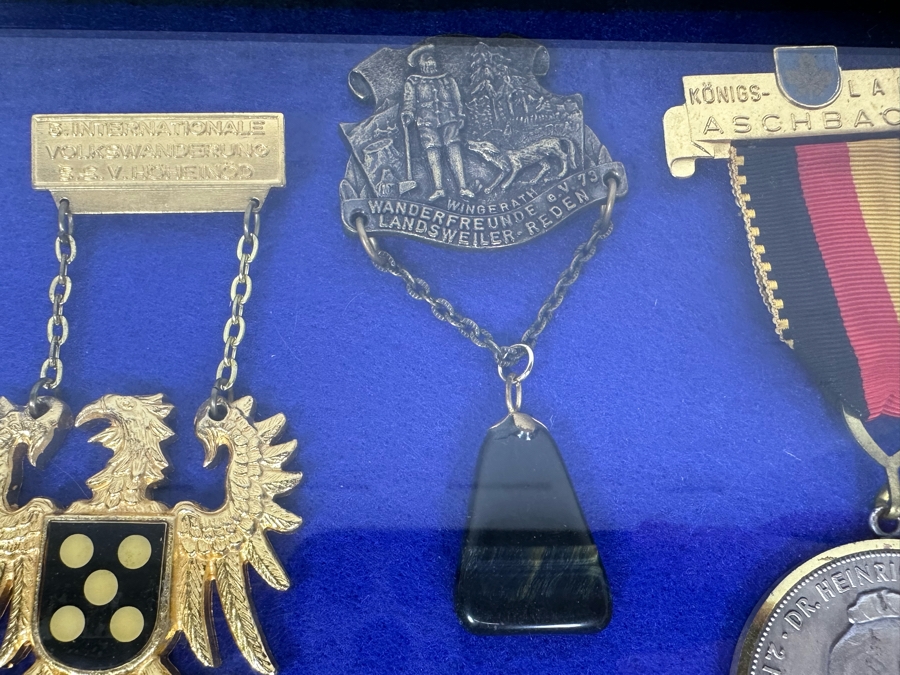 Vintage 1970s German Volksmarch Volkswanderung Medals Nicely Displayed In A Shadowbox Frame 21 X 17 [Photo 28]