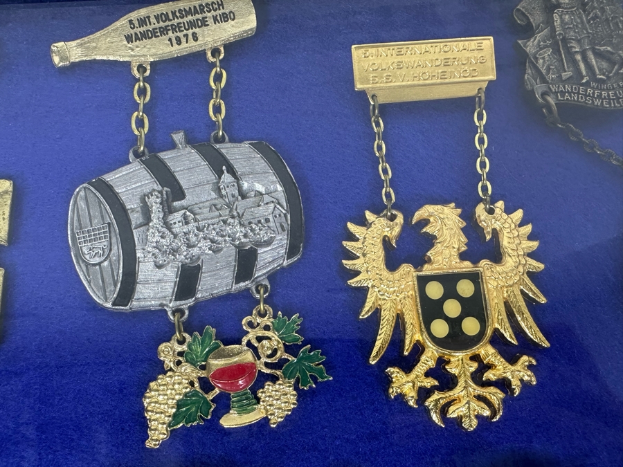Vintage 1970s German Volksmarch Volkswanderung Medals Nicely Displayed In A Shadowbox Frame 21 X 17 [Photo 18]