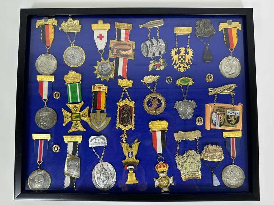 Vintage 1970s German Volksmarch Volkswanderung Medals Nicely Displayed In A Shadowbox Frame 21 X 17 [Photo 3]