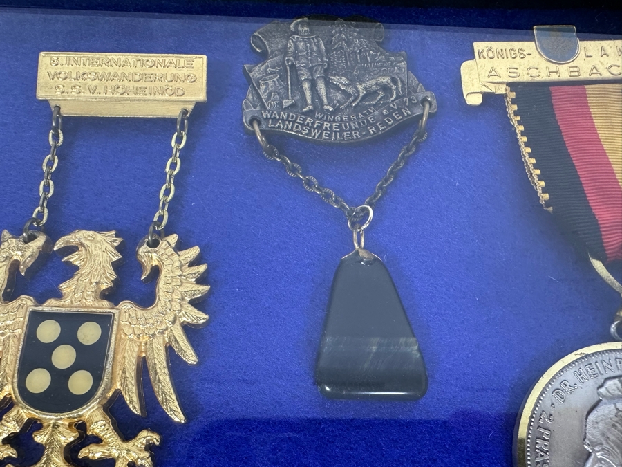 Vintage 1970s German Volksmarch Volkswanderung Medals Nicely Displayed In A Shadowbox Frame 21 X 17 [Photo 30]