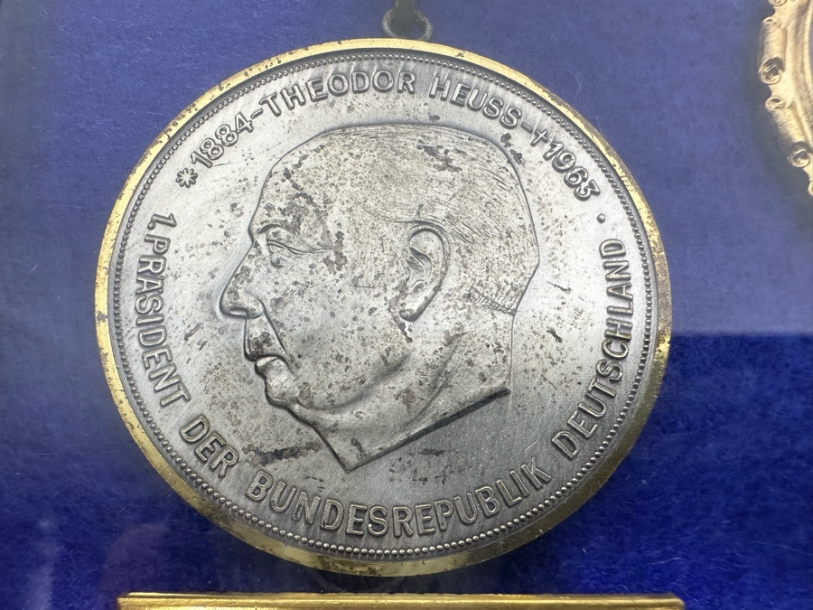 Vintage 1970s German Volksmarch Volkswanderung Medals Nicely Displayed In A Shadowbox Frame 21 X 17 [Photo 32]