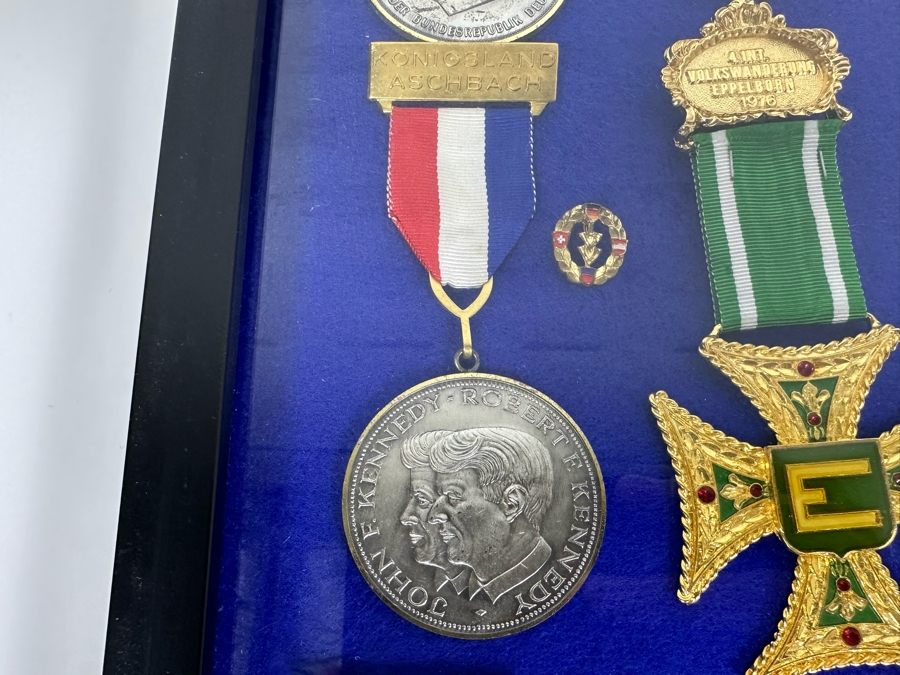 Vintage 1970s German Volksmarch Volkswanderung Medals Nicely Displayed In A Shadowbox Frame 21 X 17 [Photo 4]