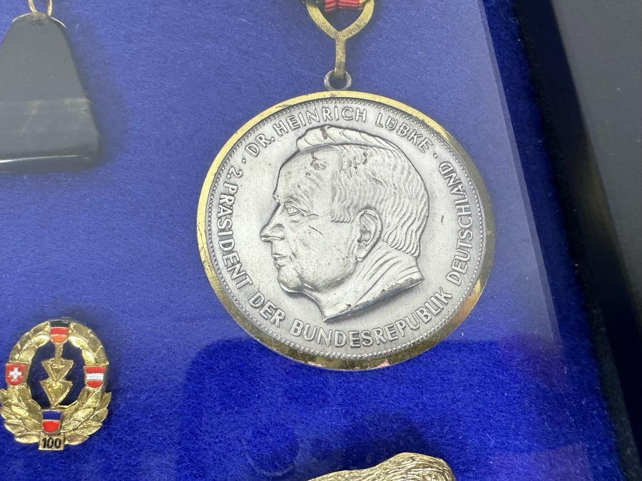 Vintage 1970s German Volksmarch Volkswanderung Medals Nicely Displayed In A Shadowbox Frame 21 X 17 [Photo 20]