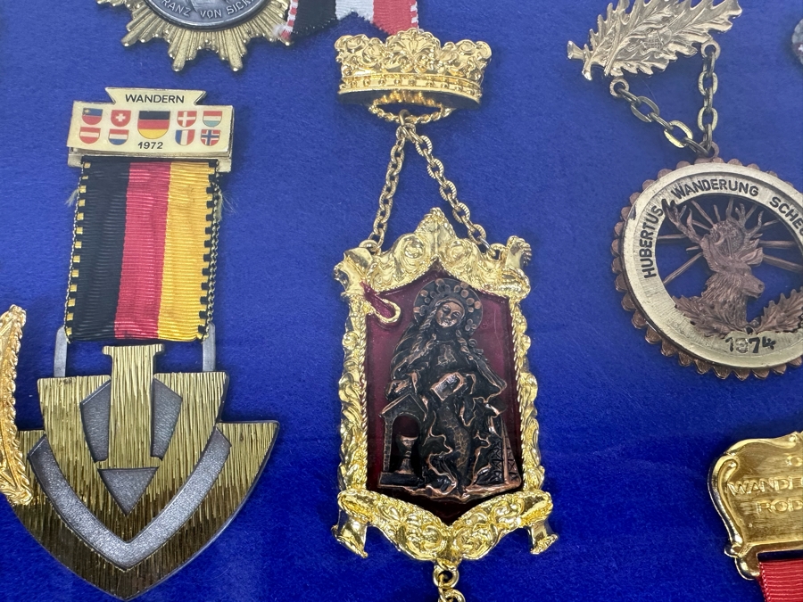 Vintage 1970s German Volksmarch Volkswanderung Medals Nicely Displayed In A Shadowbox Frame 21 X 17 [Photo 16]
