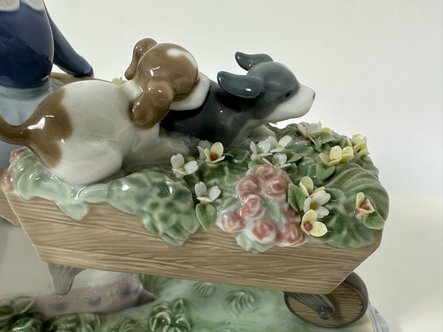 Lladro 'A Barrow of Fun' Porcelain Figurine 9.5W x 8.5H [Photo 12]