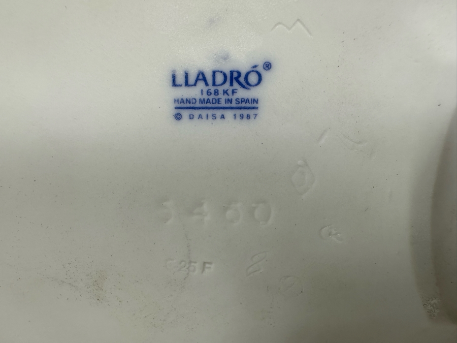 Lladro 'A Barrow of Fun' Porcelain Figurine 9.5W x 8.5H [Photo 14]