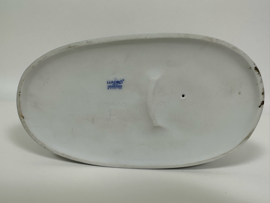 Lladro 'A Barrow of Fun' Porcelain Figurine 9.5W x 8.5H [Photo 13]