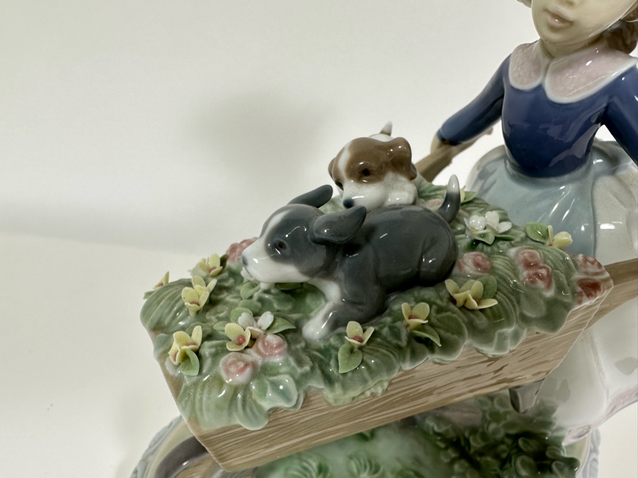 Lladro 'A Barrow of Fun' Porcelain Figurine 9.5W x 8.5H [Photo 5]