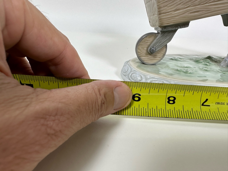 Lladro 'A Barrow of Fun' Porcelain Figurine 9.5W x 8.5H [Photo 16]