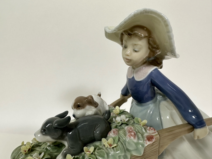 Lladro 'A Barrow of Fun' Porcelain Figurine 9.5W x 8.5H [Photo 6]