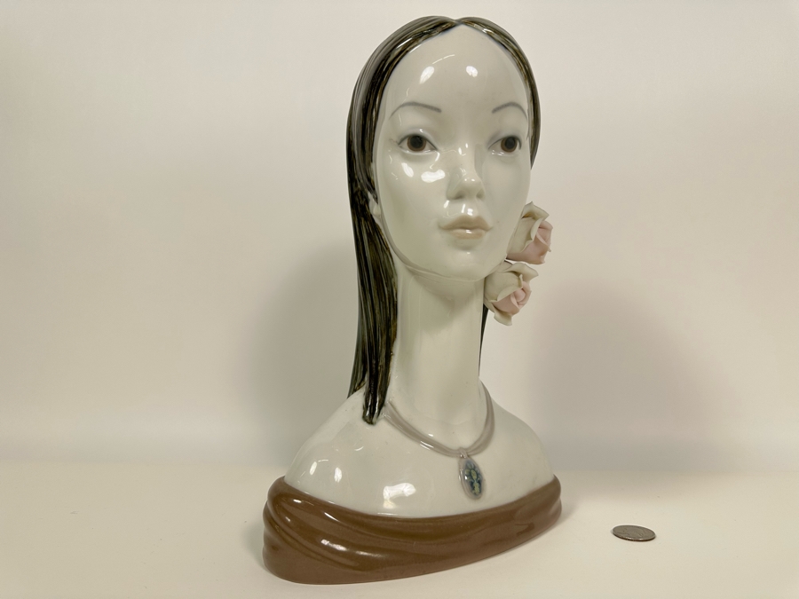 Lladro 'The Woman' Porcelain Figurine 12.5H [Photo 8]