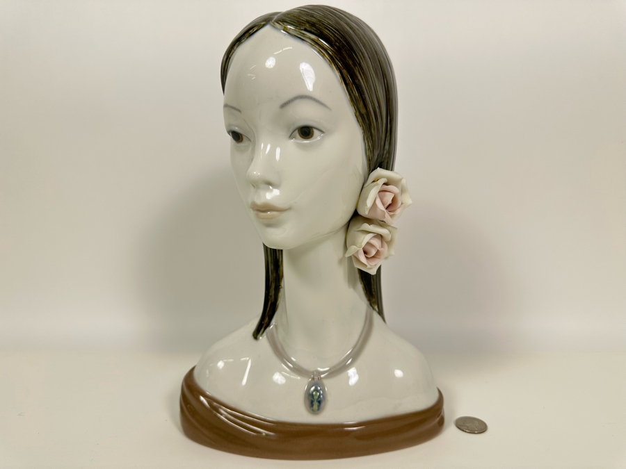 Lladro 'The Woman' Porcelain Figurine 12.5H [Photo 2]