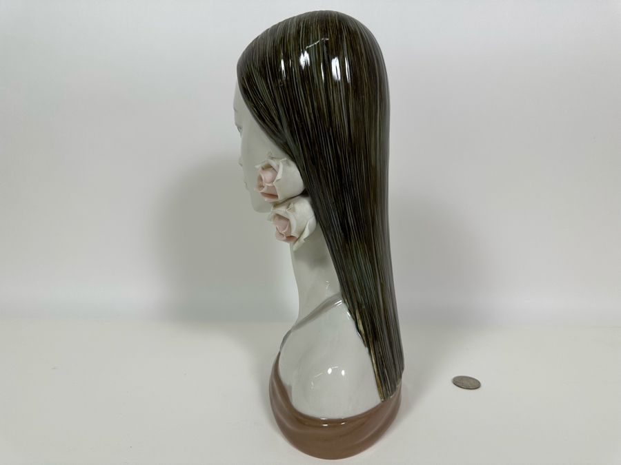 Lladro 'The Woman' Porcelain Figurine 12.5H [Photo 11]