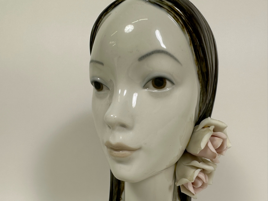 Lladro 'The Woman' Porcelain Figurine 12.5H [Photo 4]