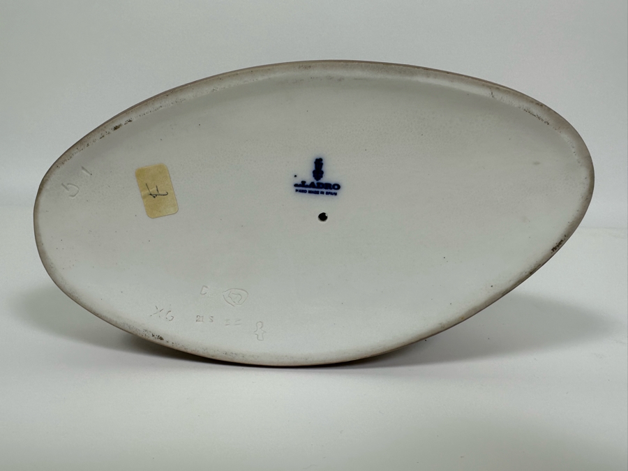 Lladro 'The Woman' Porcelain Figurine 12.5H [Photo 12]