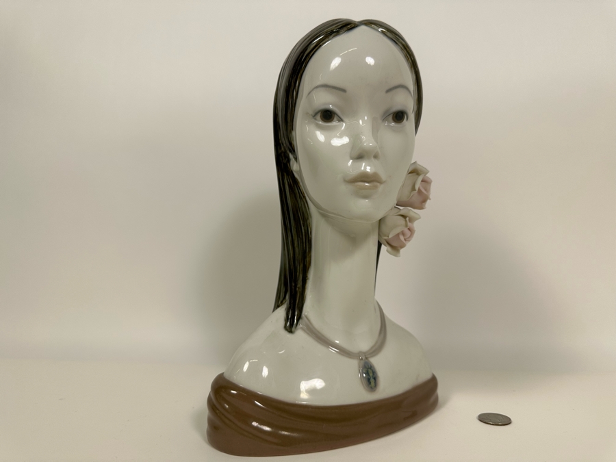 Lladro 'The Woman' Porcelain Figurine 12.5H [Photo 7]