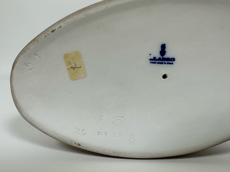 Lladro 'The Woman' Porcelain Figurine 12.5H [Photo 13]