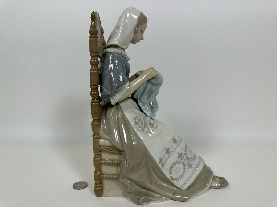Lladro 'Embroiderer' Porcelain Figurine 8.5W x 11.5H [Photo 5]