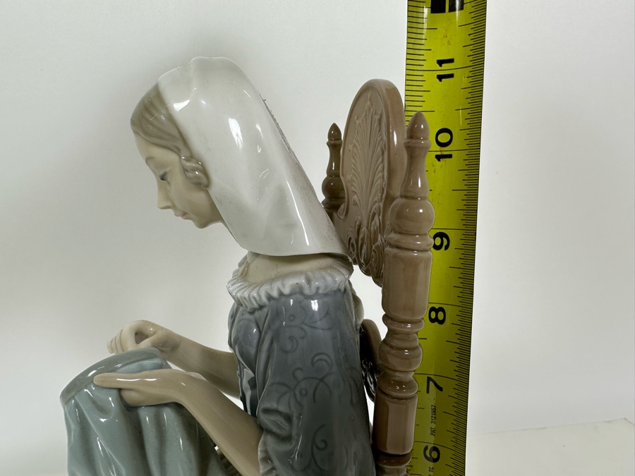 Lladro 'Embroiderer' Porcelain Figurine 8.5W x 11.5H [Photo 10]
