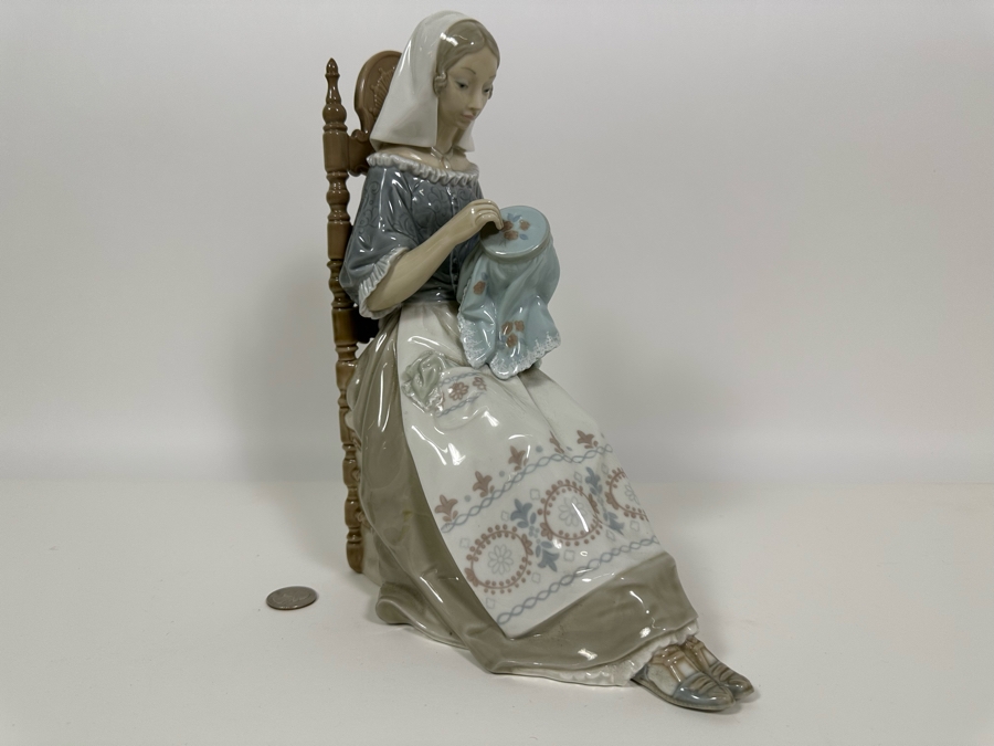 Lladro 'Embroiderer' Porcelain Figurine 8.5W x 11.5H [Photo 3]