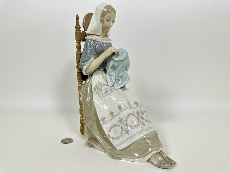 Lladro 'Embroiderer' Porcelain Figurine 8.5W x 11.5H [Photo 4]
