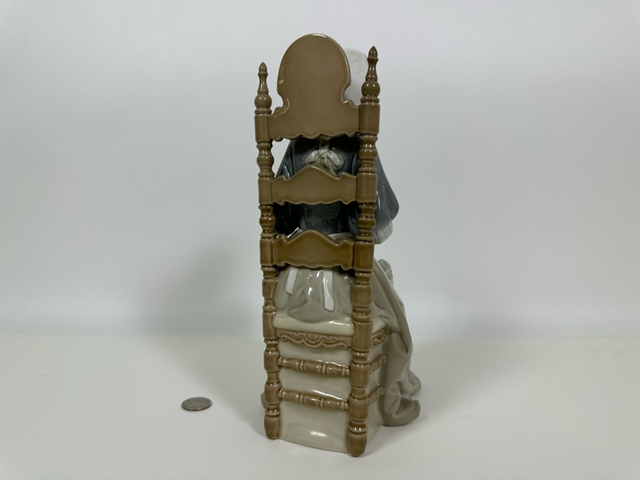 Lladro 'Embroiderer' Porcelain Figurine 8.5W x 11.5H [Photo 6]