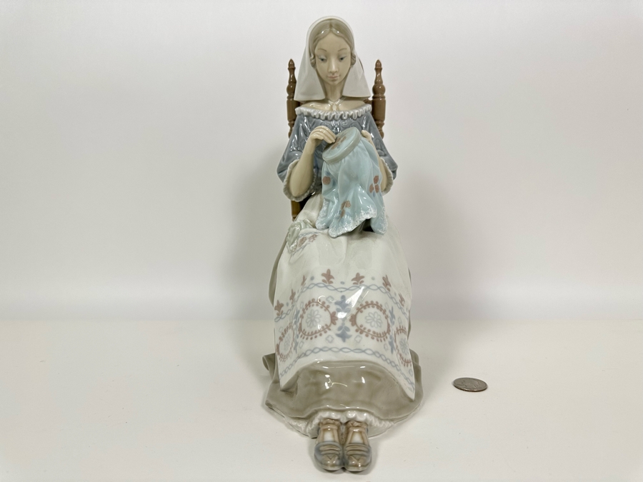 Lladro 'Embroiderer' Porcelain Figurine 8.5W x 11.5H [Photo 2]