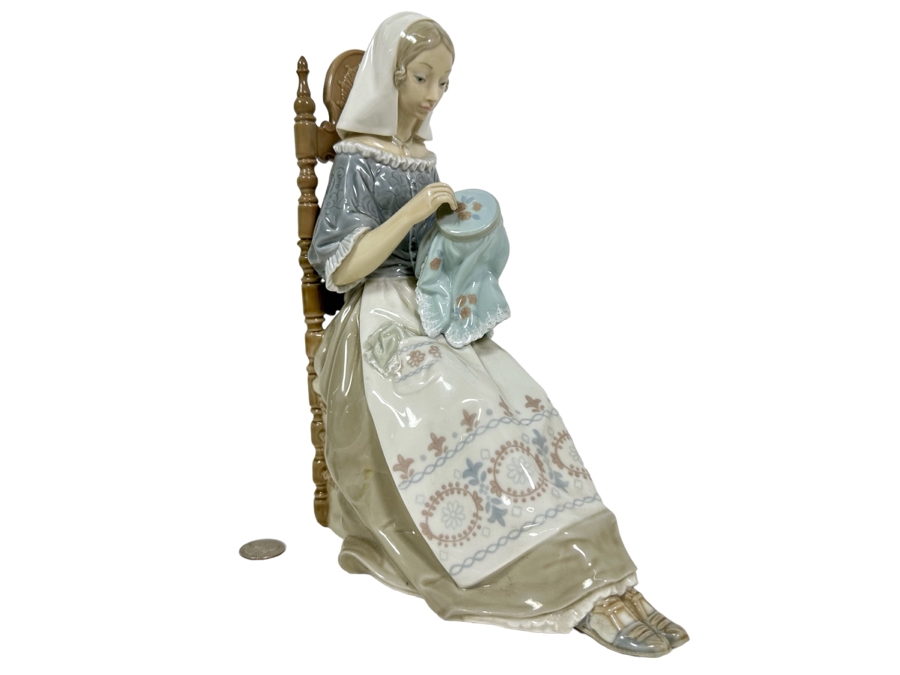 Lladro 'Embroiderer' Porcelain Figurine 8.5W x 11.5H [Photo 1]