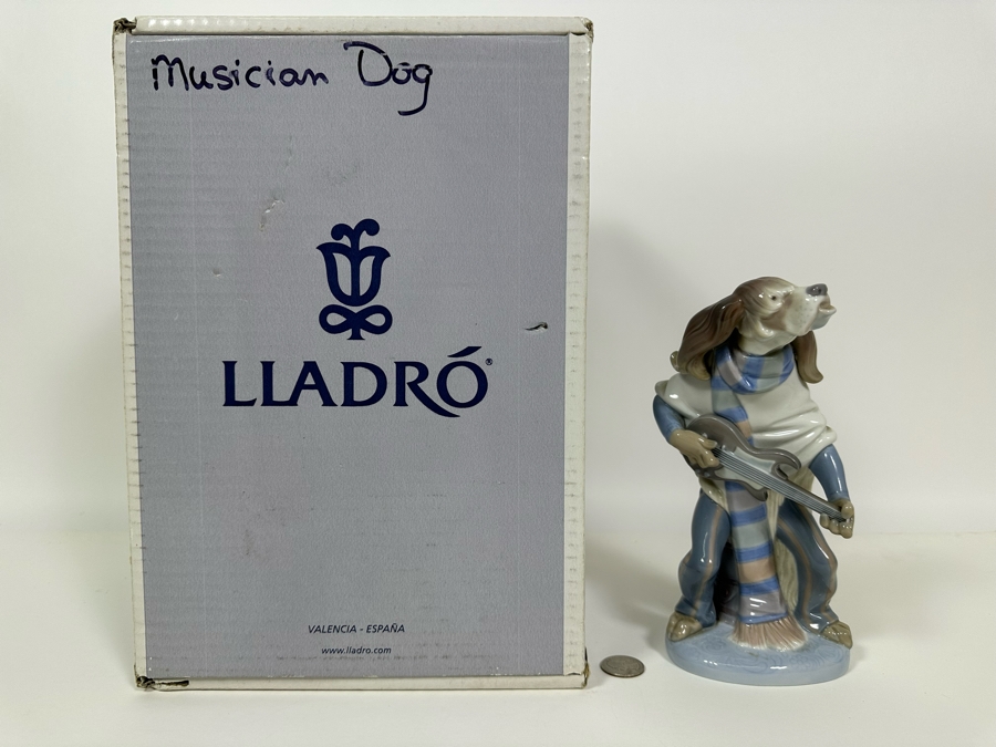 Lladro 'Dog Playing Guitar' Porcelain Figurine with Box 9H [Photo 10]