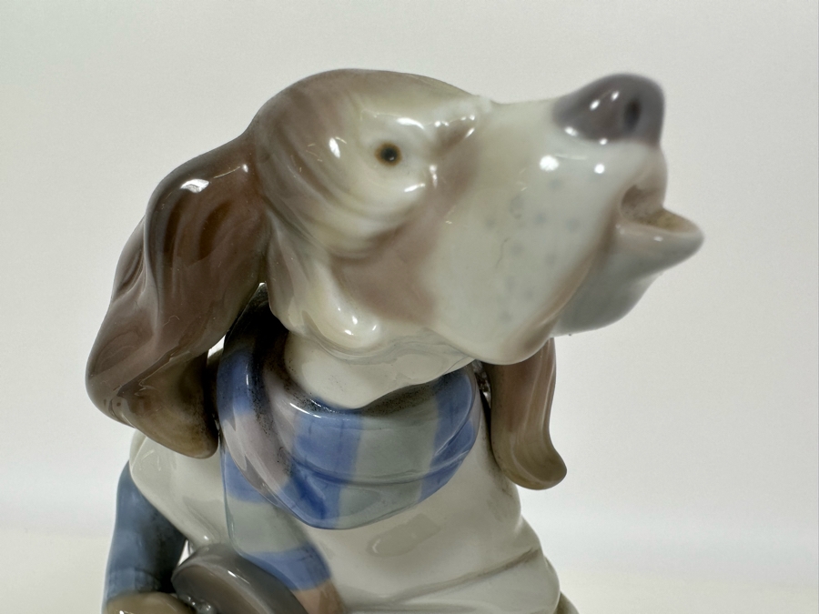 Lladro 'Dog Playing Guitar' Porcelain Figurine with Box 9H [Photo 7]