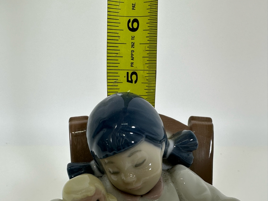 Lladro 'Naptime' Porcelain Figurine 4.5H [Photo 12]