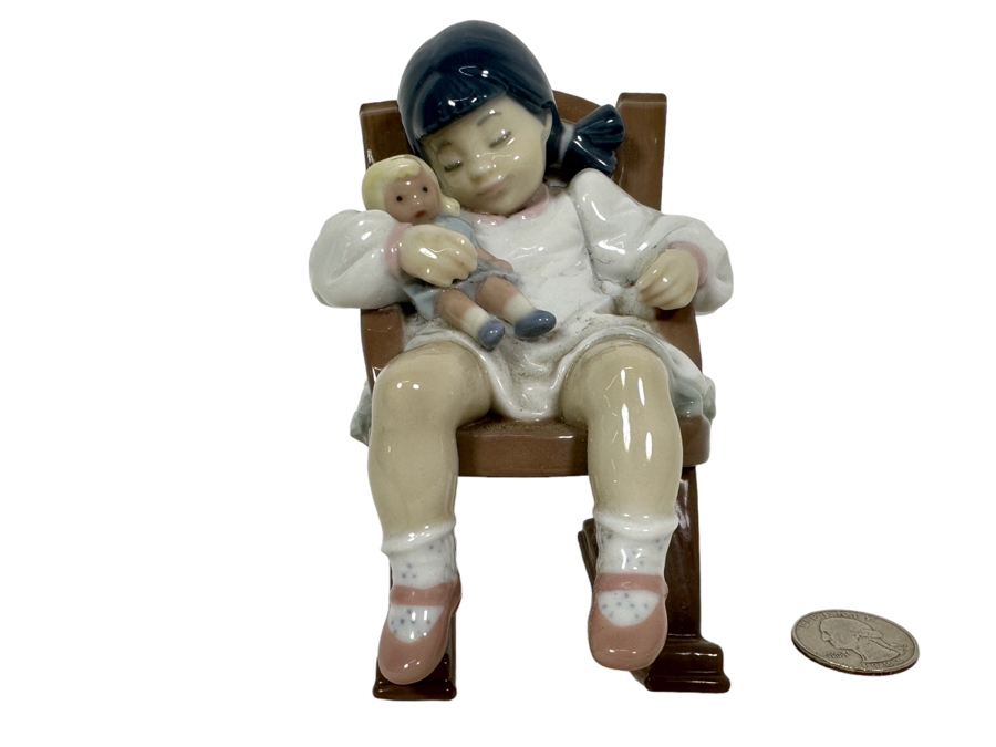 Lladro 'Naptime' Porcelain Figurine 4.5H [Photo 1]