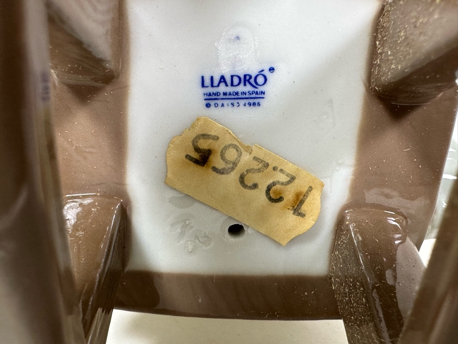 Lladro 'Naptime' Porcelain Figurine 4.5H [Photo 11]