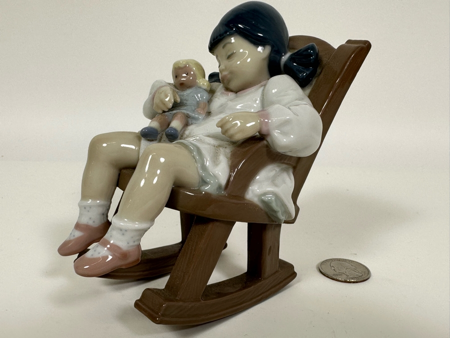 Lladro 'Naptime' Porcelain Figurine 4.5H [Photo 8]