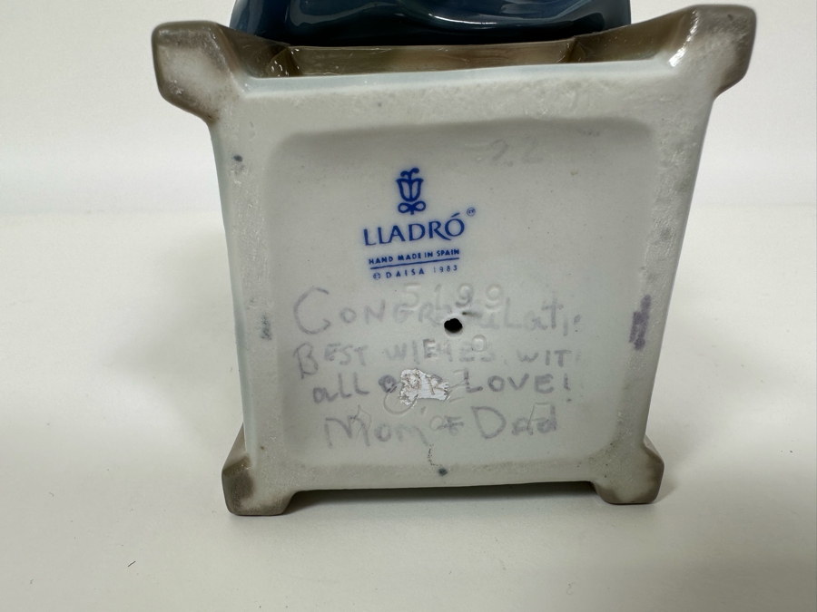 Lladro 'Girl Graduate' Porcelain Figurine with Box 10.5H [Photo 10]