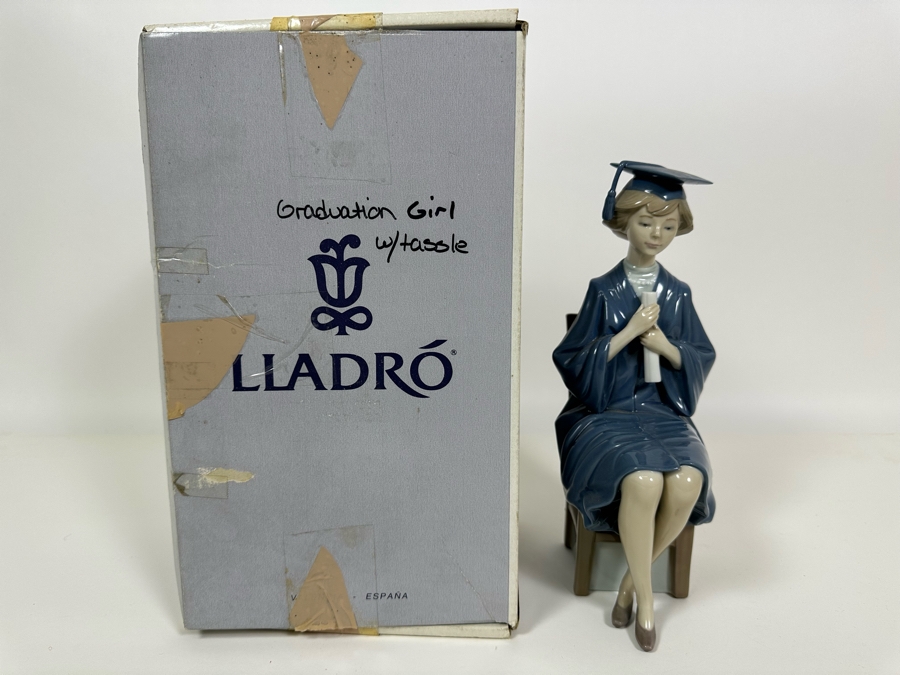 Lladro 'Girl Graduate' Porcelain Figurine with Box 10.5H [Photo 11]
