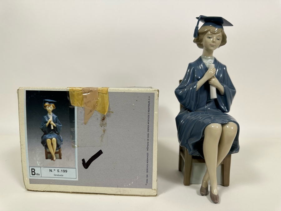 Lladro 'Girl Graduate' Porcelain Figurine with Box 10.5H [Photo 12]
