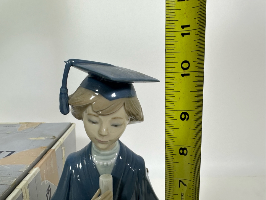 Lladro 'Girl Graduate' Porcelain Figurine with Box 10.5H [Photo 14]