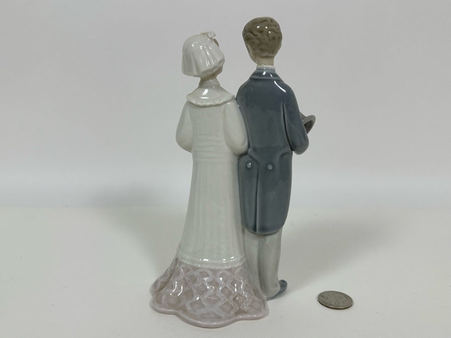 Lladro 'Bride and Groom' Porcelain Figurine with Box 7.5H [Photo 7]