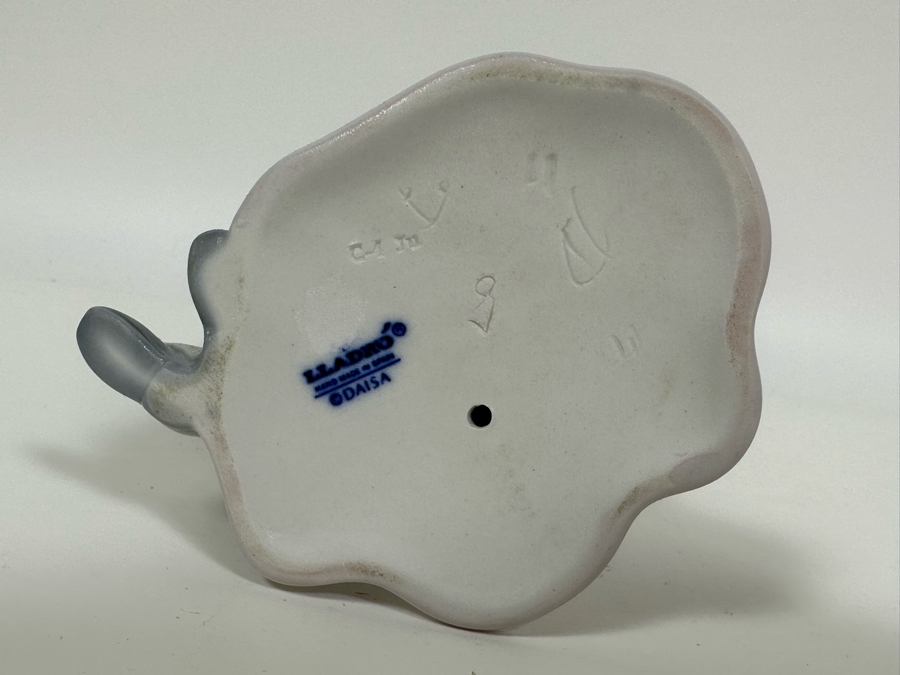 Lladro 'Bride and Groom' Porcelain Figurine with Box 7.5H [Photo 9]